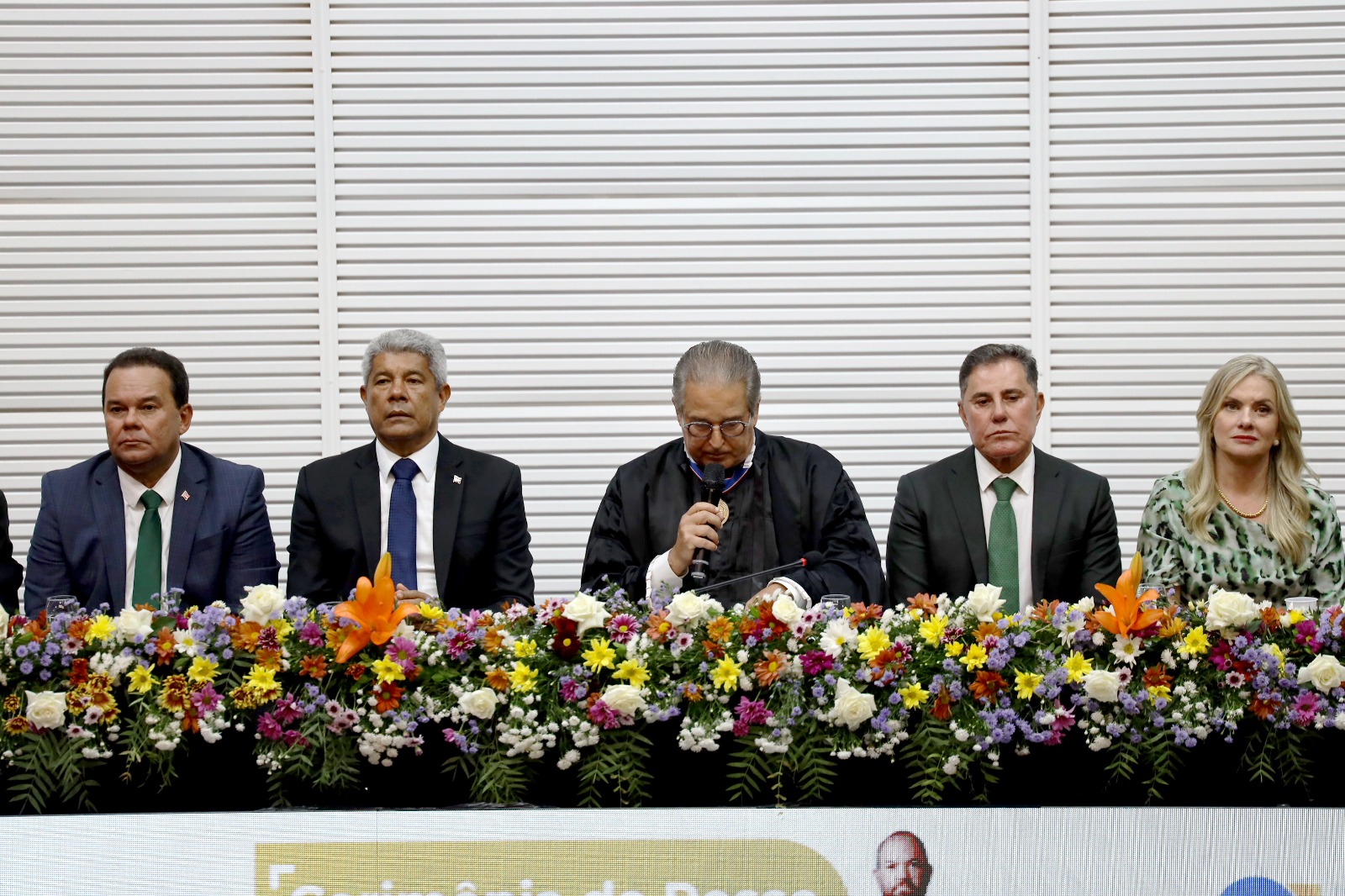 Governador destaca papel da Justiça Eleitoral durante posse da nova presidência do TRE-BA