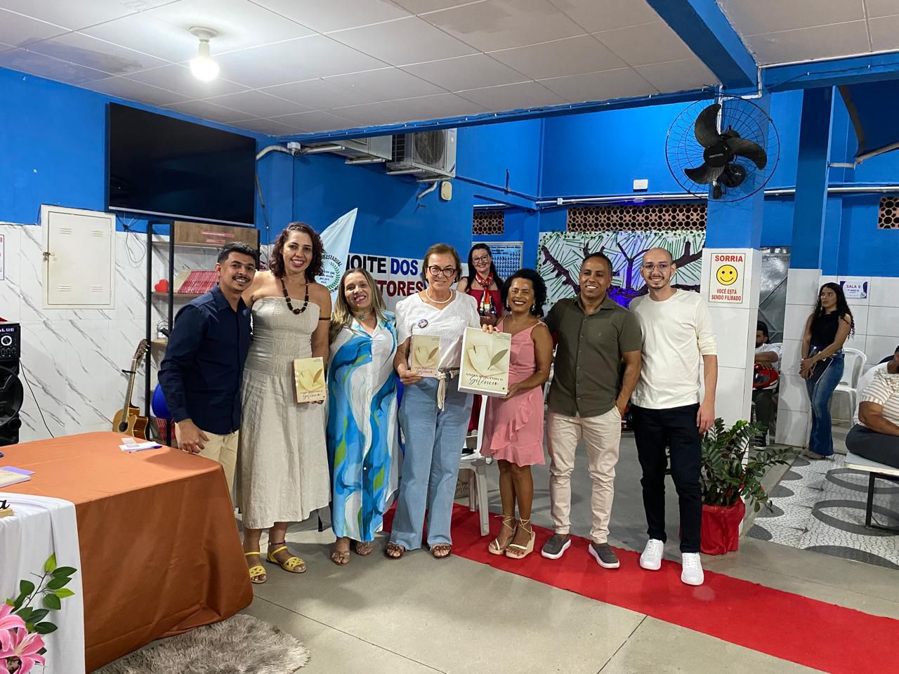 Estudantes de colégio estadual em Juazeiro lançam livro de poemas com histórias e memórias pessoais