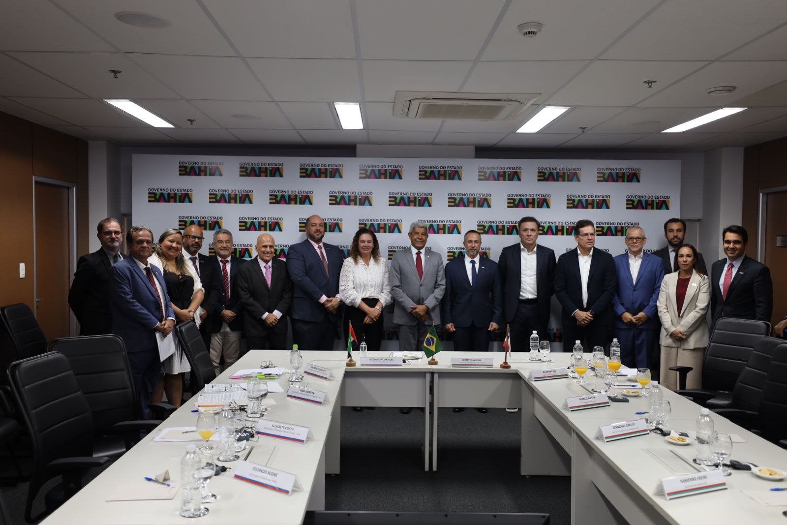 Governador discute avanços dos investimentos em sustentabilidade na Bahia com embaixador dos Emirados Árabes 