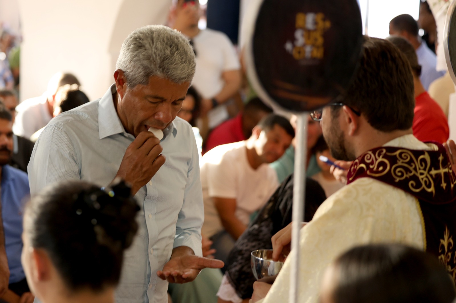 Jerônimo Rodrigues participa de festa em homenagem a Santa Teresa, em Ribeira do Pombal