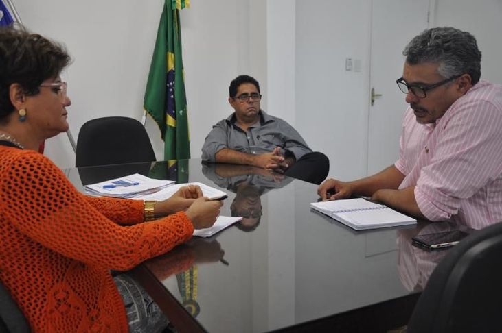 A Presidente do Conselho Estadual de Educação da Bahia (CEE/BA), professora Anatércia Contreiras, recebeu, na sede do Conselho, os professores Durval Libânio Netto Mello e Marco Antônio Góes, respectivamente Superintendente e Diretor de Inovação da Superintendência de Desenvolvimento da Educação Profissional (Suprof).