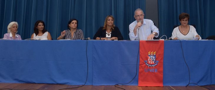 A Reforma do Ensino Médio (MP 746/2016) é tema de debate promovido pela Universidade do Estado da Bahia (UNEB), hoje (28/11/2016). A programação tem início às 14h, no Teatro UNEB, localizado no Campus I, Salvador, com transmissão por videoconferência para todos os Departamentos da instituição, na capital e também no interior.