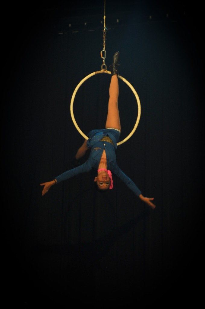 Moças Aéreas -Maira Amaral