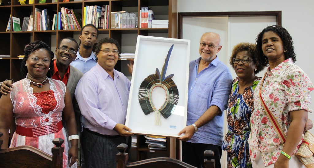 Albino Rubim recebe homenagem de integrantes do Apaches do Tororo. Foto Tacila Mendes (13))