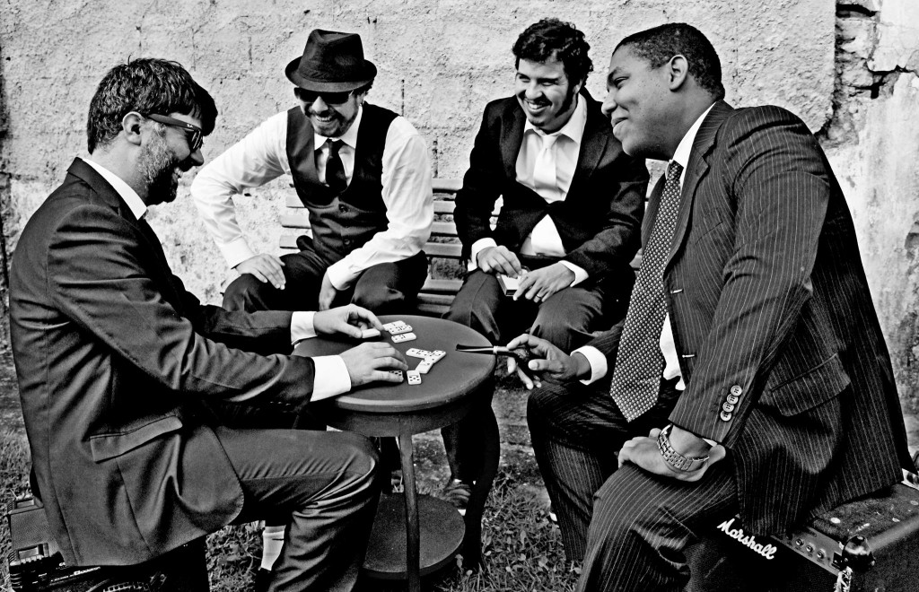 Banda Falsos Modernos.foto Carla Galrão