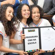 Programas CNH da Gente e CNH na Escola regulamentados pelo Governo da Bahia