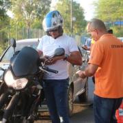 Blitz do Detran em parceria com a PM garante segurança dos foliões da Micareta de Feira