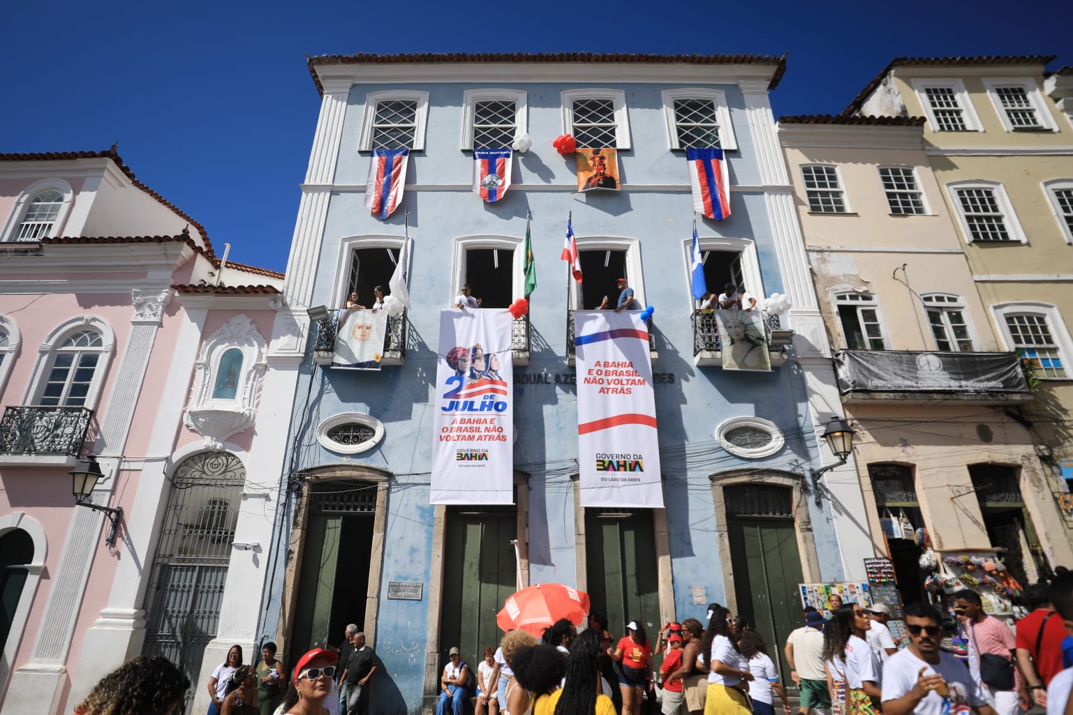 Almoço tradicional no Dois de Julho Tradicional almoço em colégio estadual no Pelourinho integra programa de ação da SEC no Dois de Julho