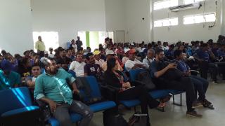 P+¦blico presente na reuni+úo