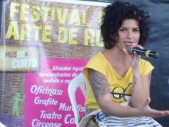 A grafiteira Chermie Ferreira no Festival de Arte de Rua 2015 (2)