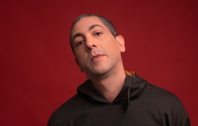 O Especial das Seis destaca o álbum \"Um\", de Edu Sangirardi