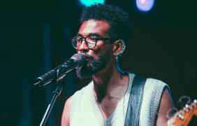 Especial das Seis apresenta o álbum Moxi na Série Lusófonos