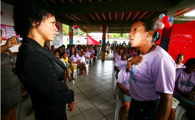 Secretária visita mulheres em situação de dependência química