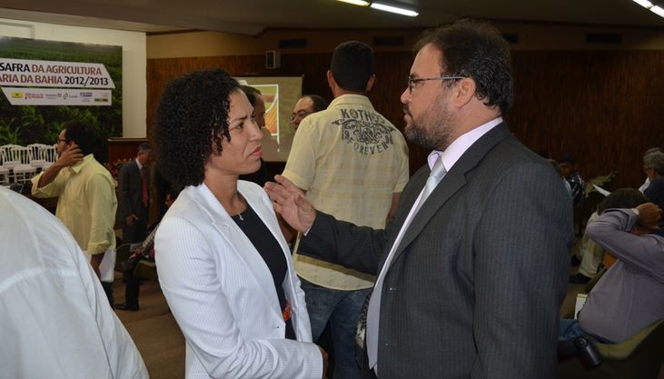 Secretária Lúcia Barbosa com o superintendentedo Incra na Bahia