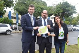 1528993752Plantio_de_arvore_e_Troca_Verde_140618_156