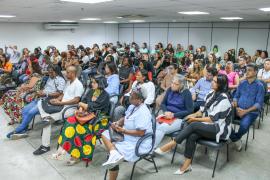 Debate sobre feminicídio e ações de enfrentamento à violência contra a mulher