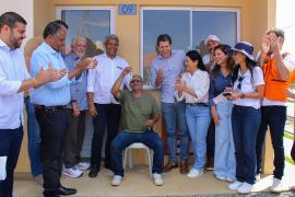 Governo da Bahia entrega 95 novas moradias para famílias atingidas por enchente em Jequié