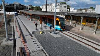 Obra do Governo do Estado, VLT faz primeira viagem-teste e marca avanço na mobilidade da capital baiana