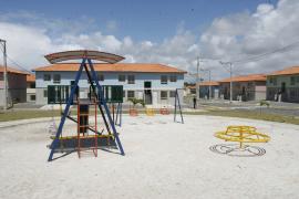 GOVERNADOR ENTREGA 2100 CASAS EM CAMAÇARI..