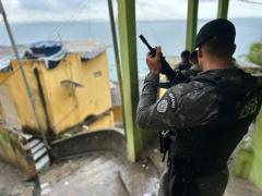 Porções de drogas e celulares são encontrados com homem utilizando tornozeleira eletrônica 