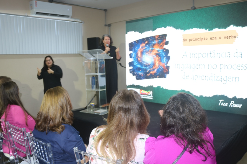 Teca Ramos durante XVII Semana Pedagógica