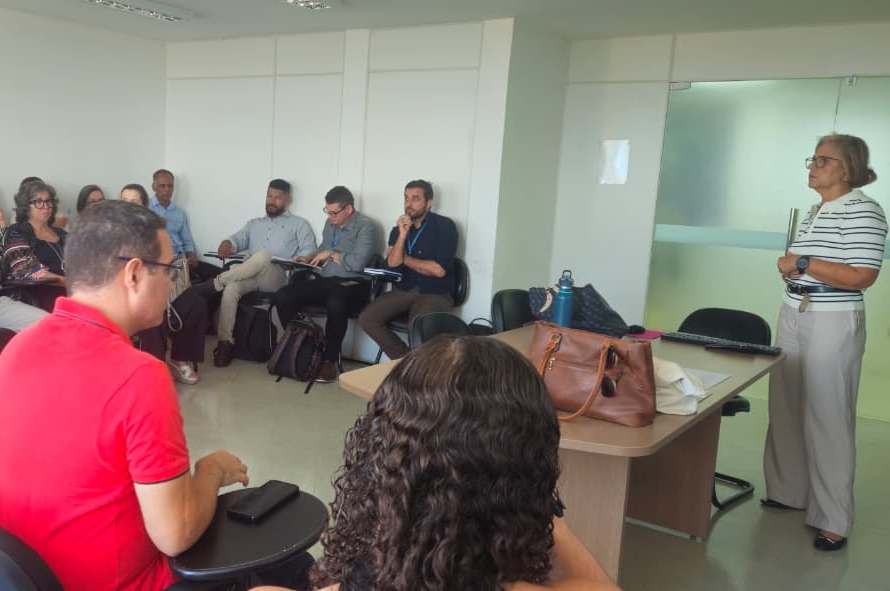 Instrutora Edivânia Landim atuando como consultora interna do Estado