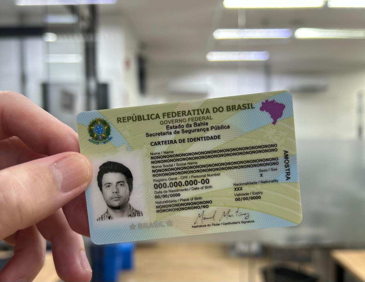 Nova Carteira de Identidade Nacional no suporte em cartão de policarbonato