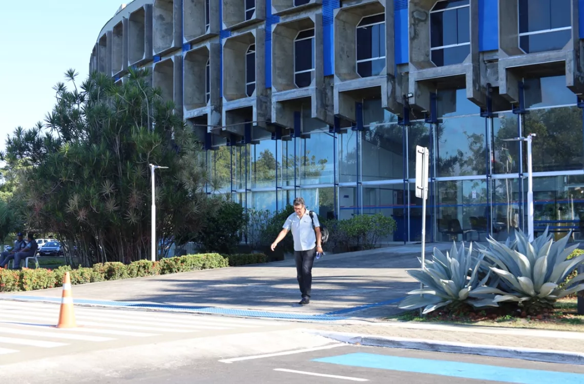 Fachada da Saeb, no Centro Administrativo da Bahia
