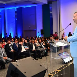 Abertura do Consad Express contou com presença do governador Jerônimo e apresentações de especialistas em gestão pública