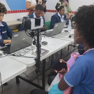 SAC Itinerante oferece serviços do TRE em escolas estaduais