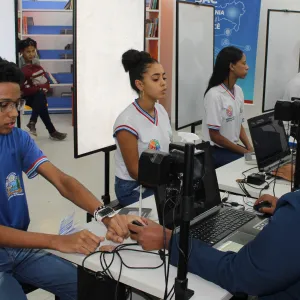 SAC Itinerante oferece serviços do TRE em escolas estaduais