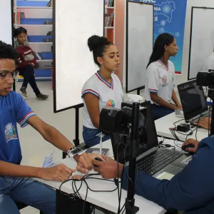 SAC Itinerante oferece serviços do TRE em escolas estaduais