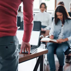 Exames serão realizados no dia 8 de junho. Candidatos devem consultar locais de prova no site da examinadora da seleção (www.ibade.org.br)