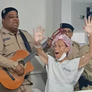 Hospital de Brotas celebra um ano com Coral da PMBA e ações de musicoterapia junina