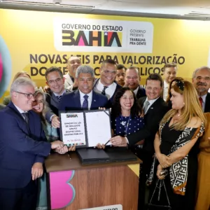 Governador Jerônimo Rodrigues sanciona leis com ganhos salariais para 45 mil servidores públicos da Bahia