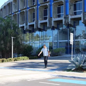Fachada da Saeb, no Centro Administrativo da Bahia
