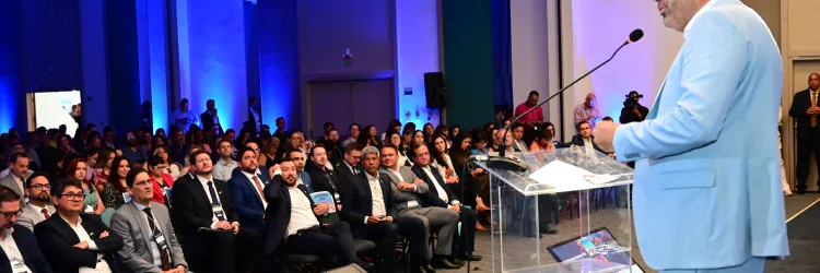 Abertura do Consad Express contou com presença do governador Jerônimo e apresentações de especialistas em gestão pública