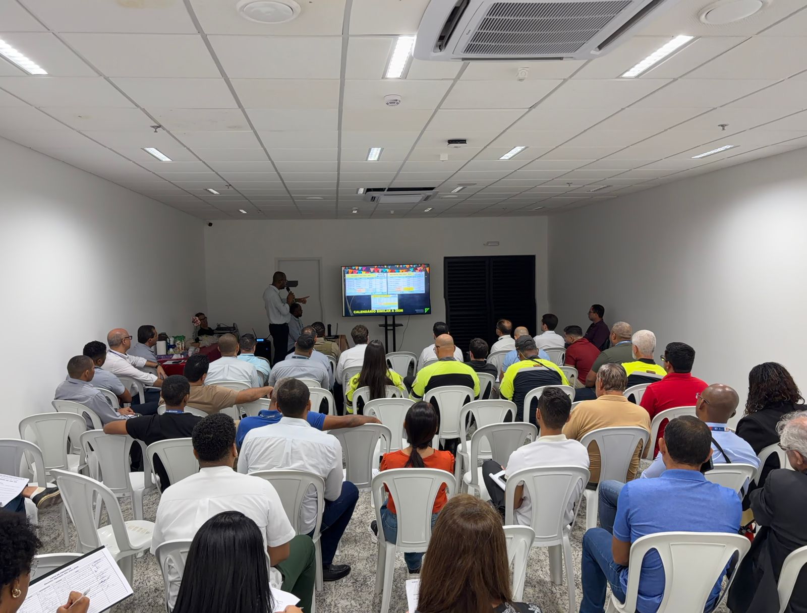 Representantes de diversos órgãos na reunião sobre Operação São João 2026 do novo Terminal Rodoviário de Salvador