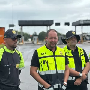 Fiscais e policiais em roda de conversa