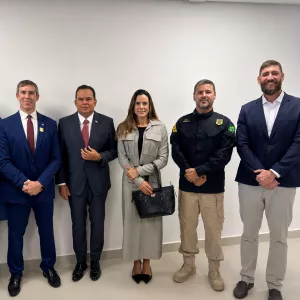 Representantes na inauguração da nova sede da PRF