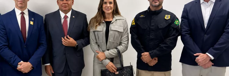 Representantes na inauguração da nova sede da PRF