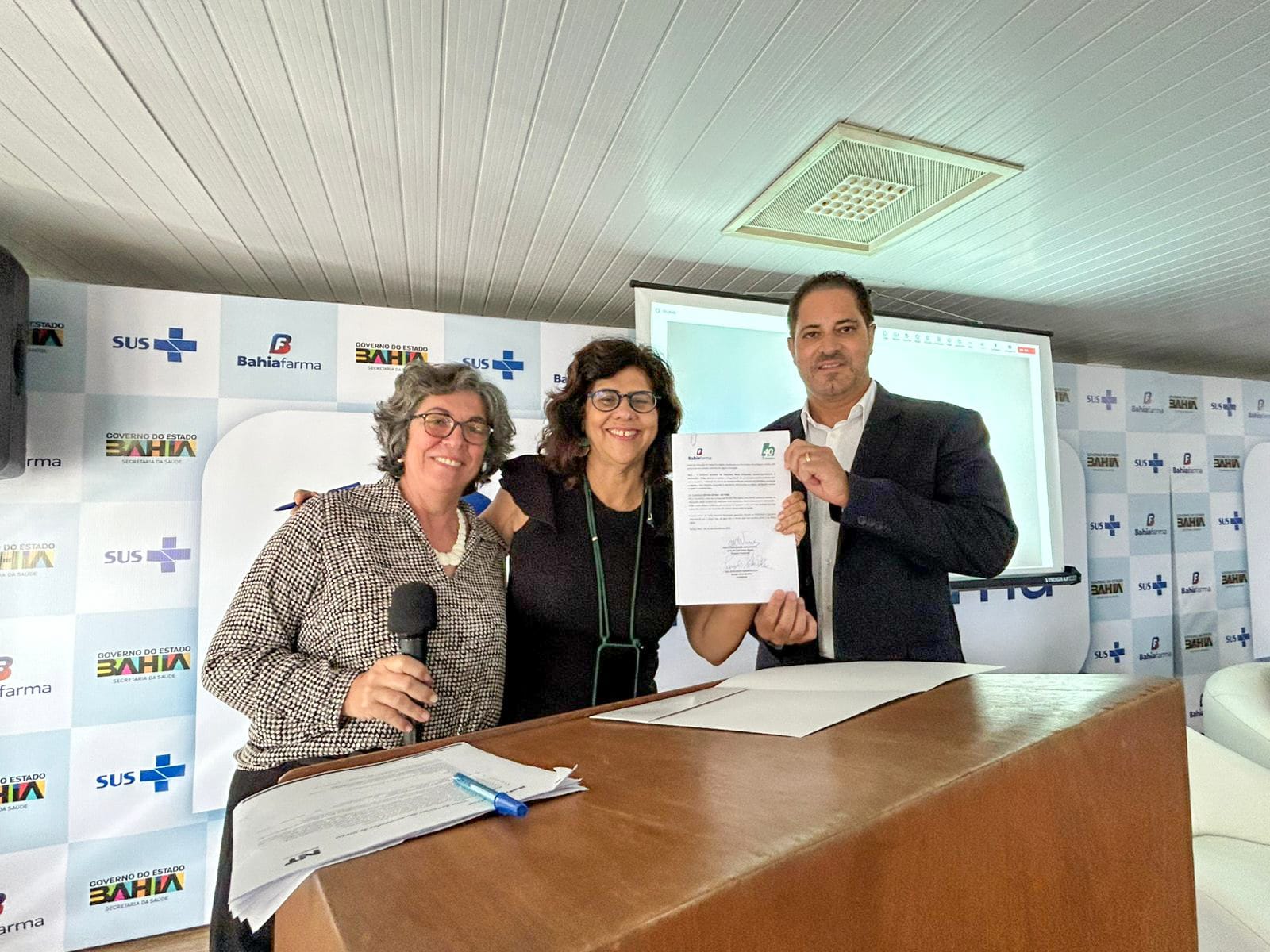 Bahiafarma e Hipolabor assinam acordo para co-desenvolvimento de medicamento