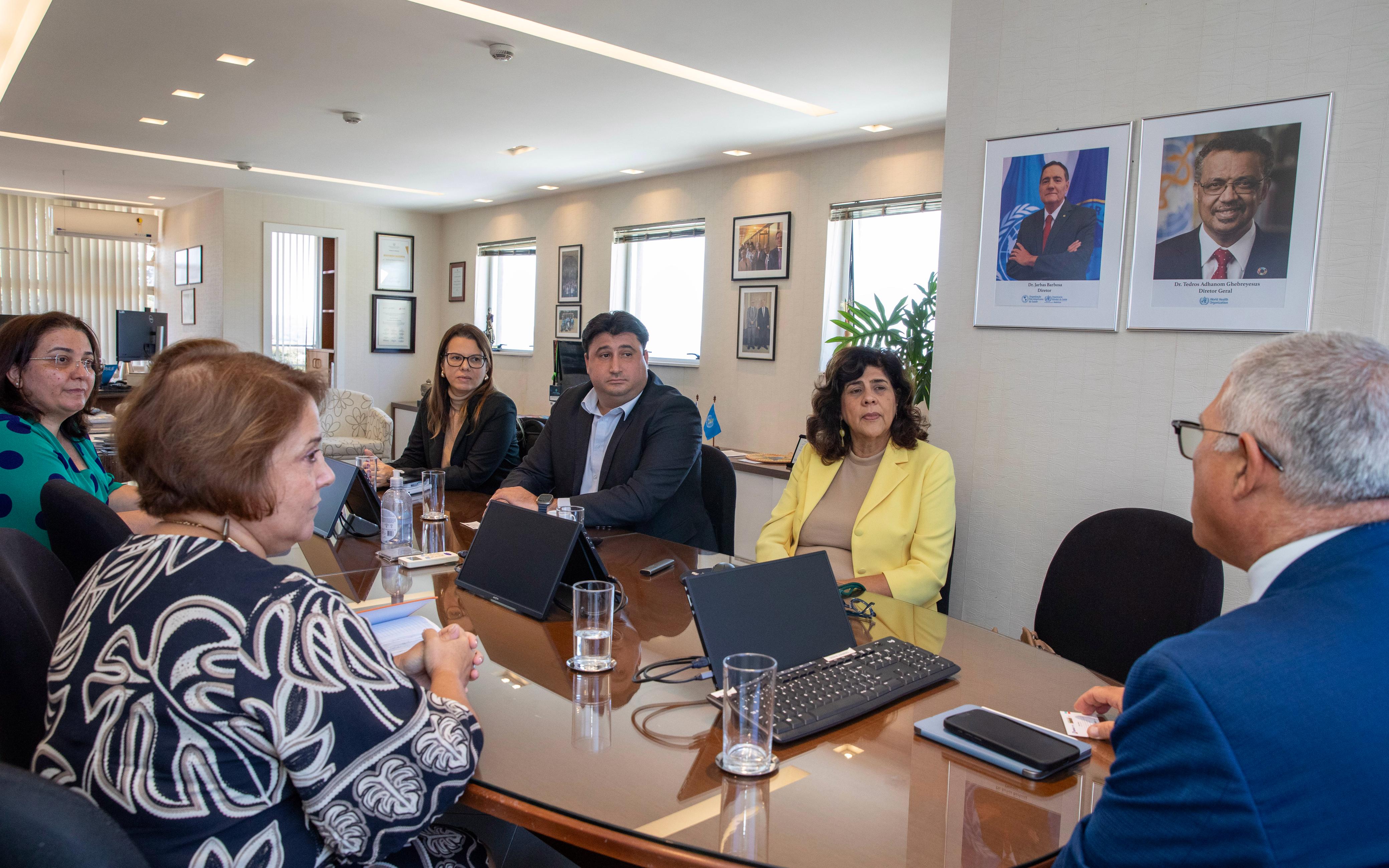 reunião com a Organização Pan-Americana da Saúde