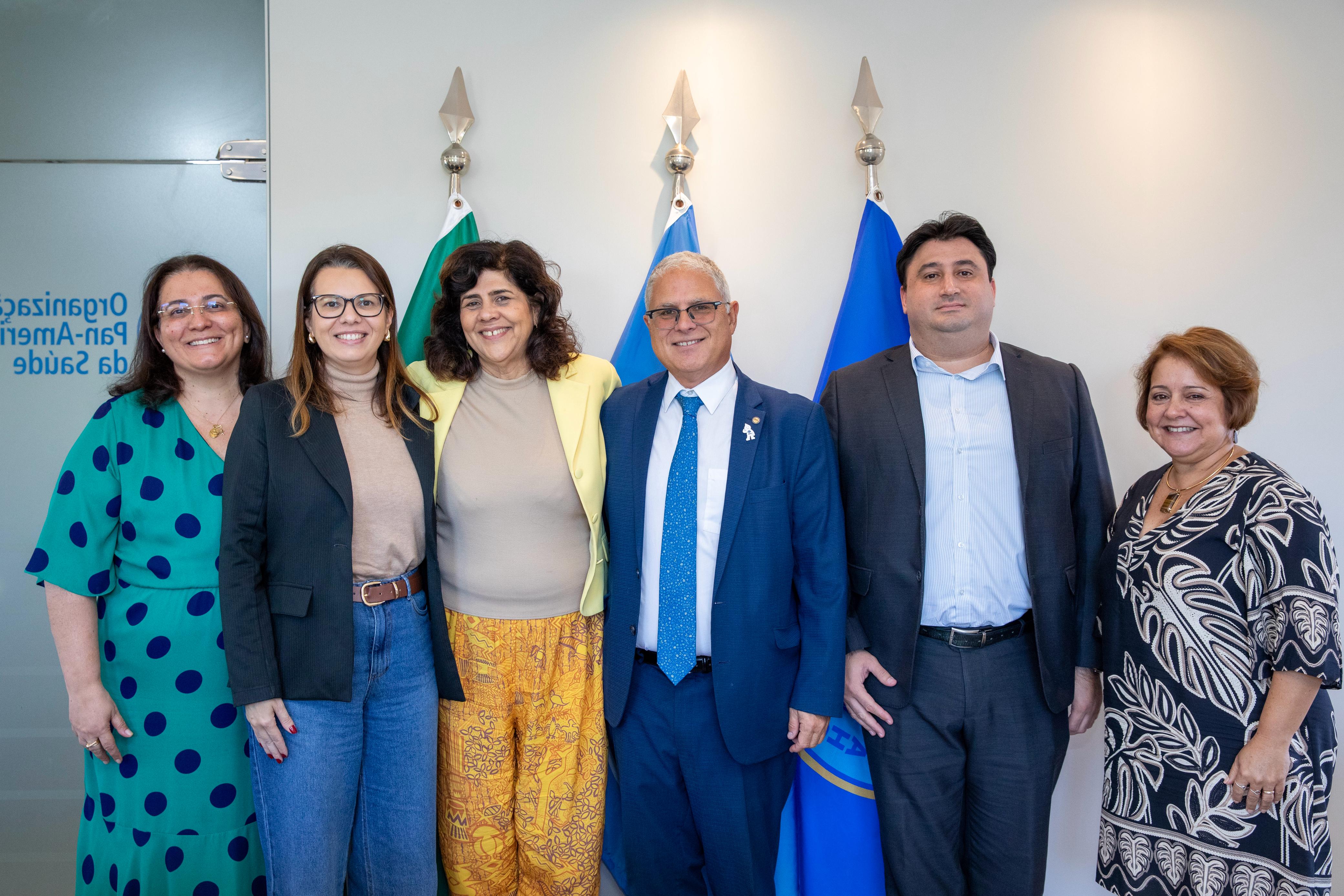 Representantes da Bahiafarma e Opas 