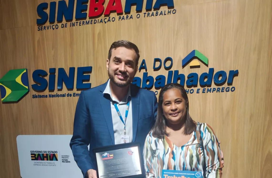 Bahiafarma recebe homenagem pela parceria com o Sinebahia