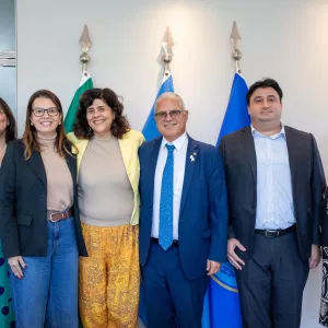 Representantes da Bahiafarma e Opas 