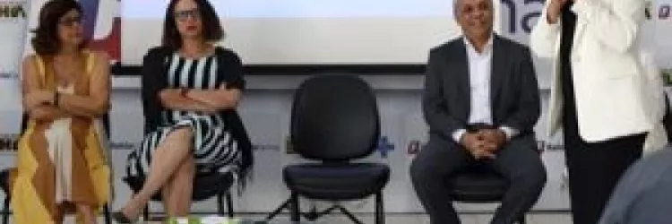 Visita da ministra Luciana Santos à Bahiafarma