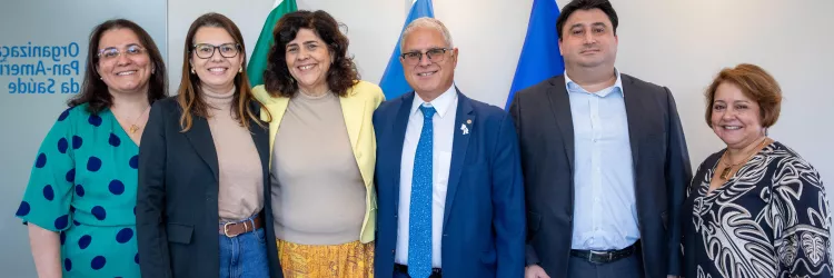 Representantes da Bahiafarma e Opas 