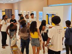 Jovens do Programa Bahia pela Paz participam de saídas culturais ao SESC Feira de Santana em parceria com o Corra pro Abraço