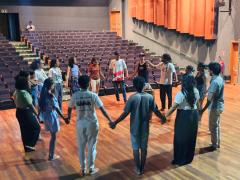 Jovens do Programa Bahia pela Paz participam de saídas culturais ao SESC Feira de Santana em parceria com o Corra pro Abraço